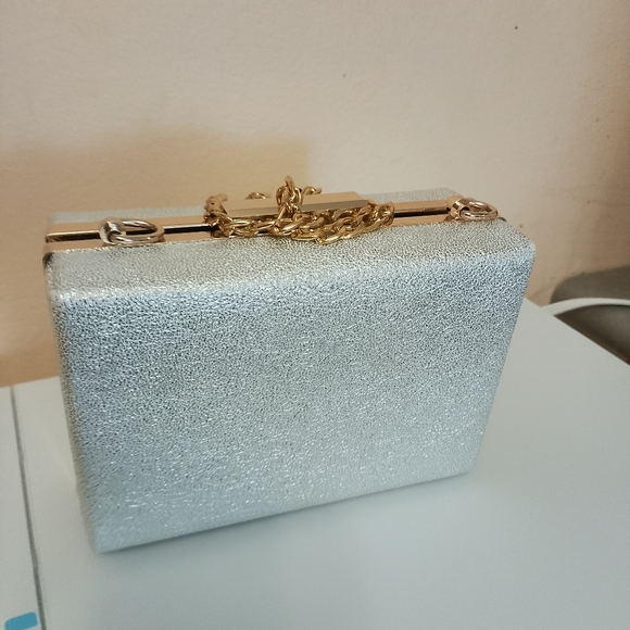Silver Clutch - Picture 3 of 6